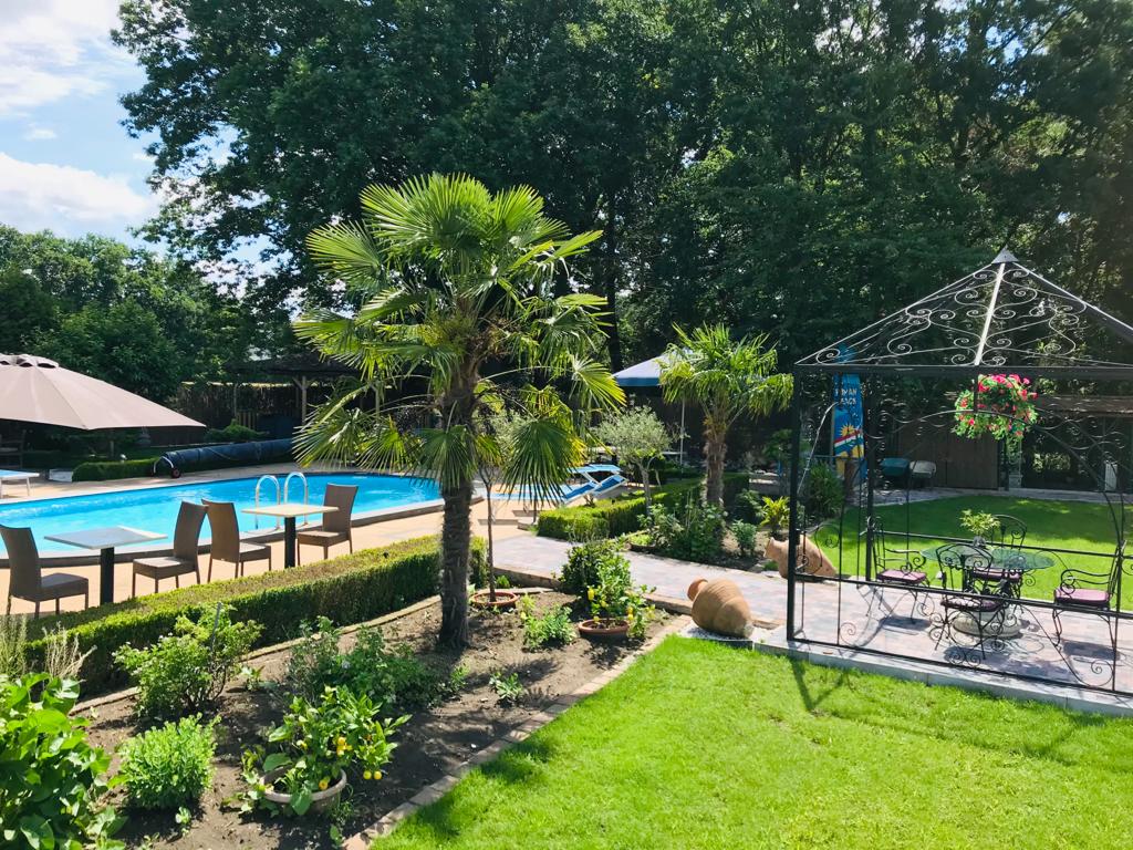Casa Roman Fietsbar - Schöner großer Garten mit Palmen in Zonhoven 